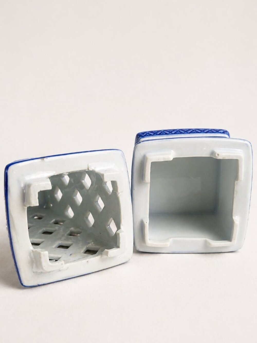 Bombay Co Blue White Porcelain Lattice Obelisk Candle Holder 10” NWOT - Picture 9 of 12